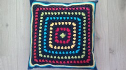 K009 Donkerblauw kussen met Granny square XL